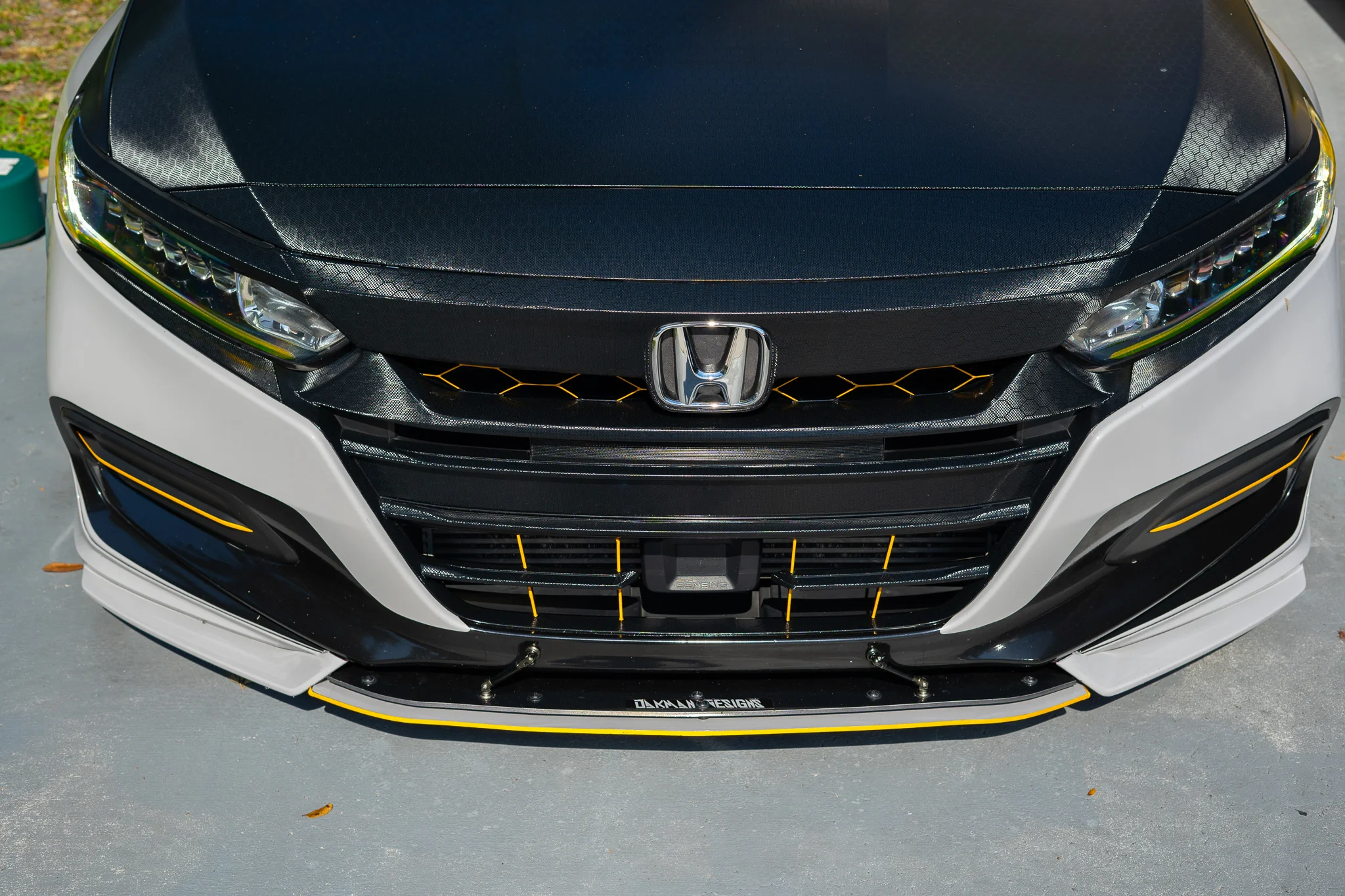 2018-2020 HONDA ACCORD V2 HEX CARBON FIBER OVERLAY CHROME DELETE GRILL COMPLETE - Image 2