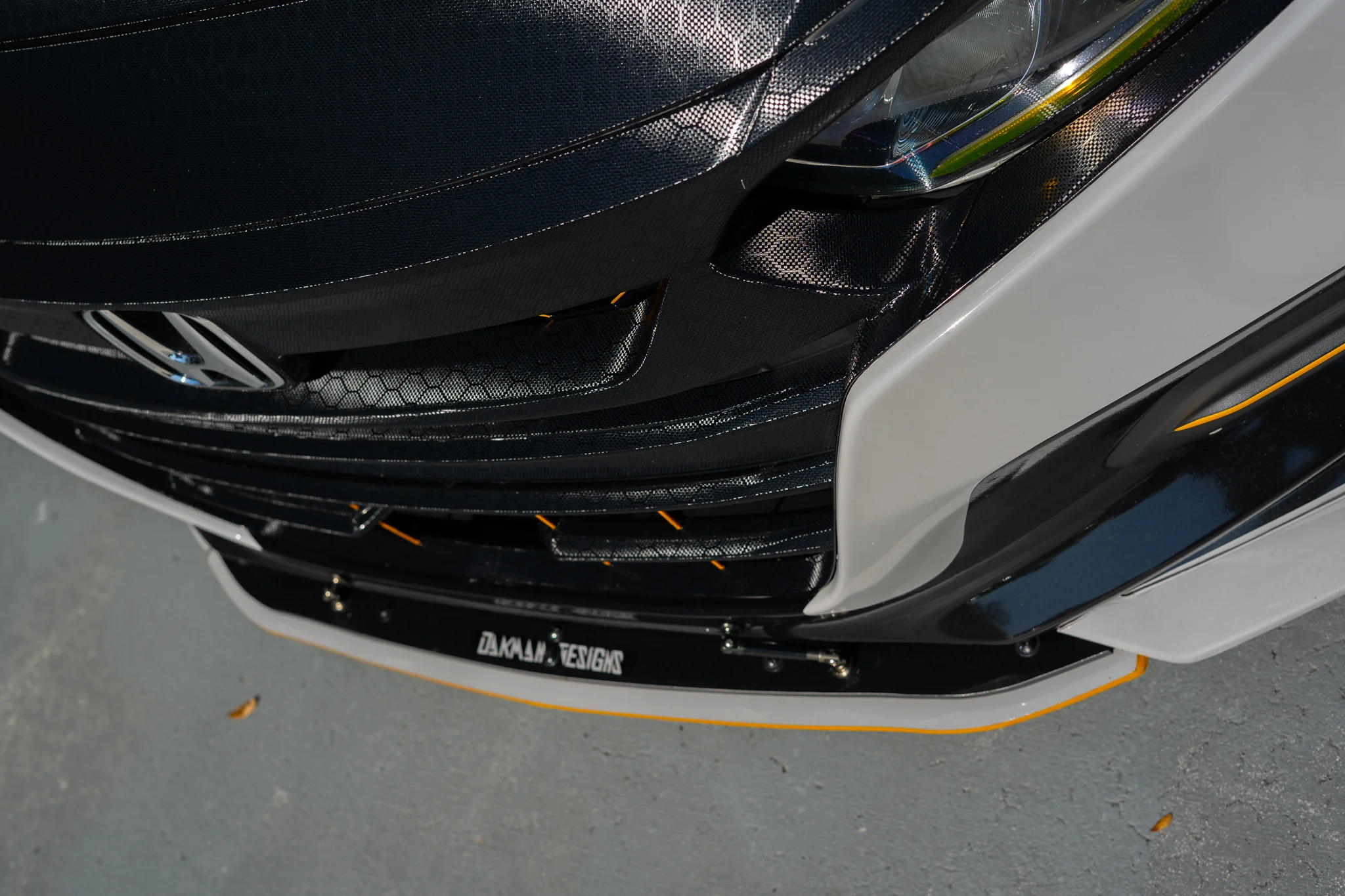 2018-2020 HONDA ACCORD V2 HEX CARBON FIBER OVERLAY CHROME DELETE GRILL COMPLETE - Image 3
