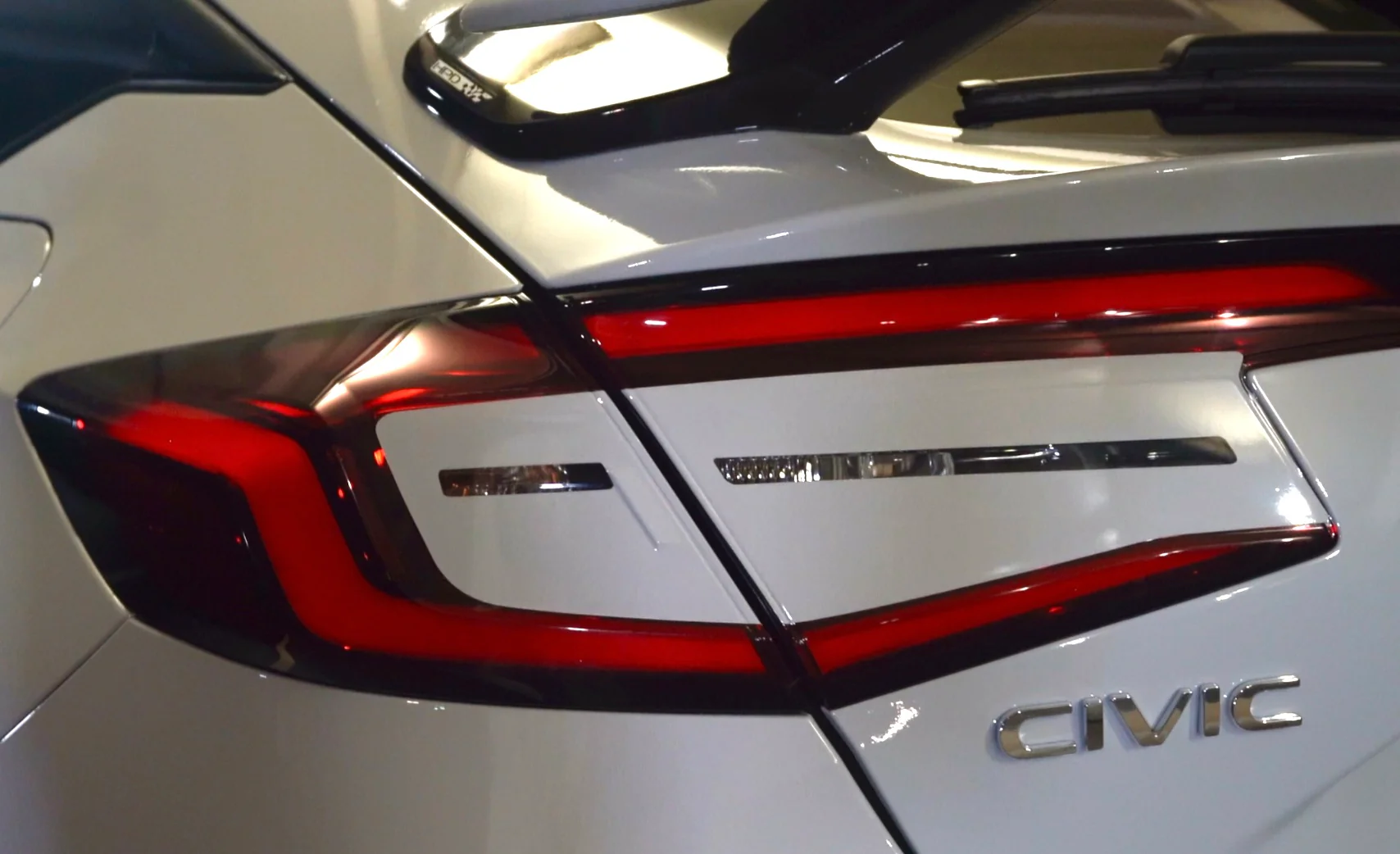 2022-2026 Honda Civic Hatchback Pearl White Reverse Brake Tail Light overlay - Image 5